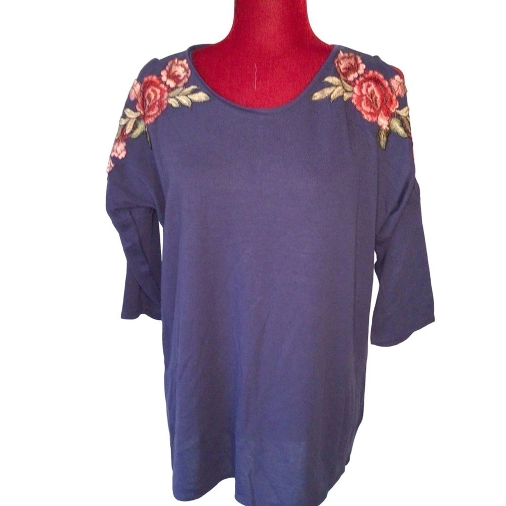 89th and Madison M‎ cold shoulder top